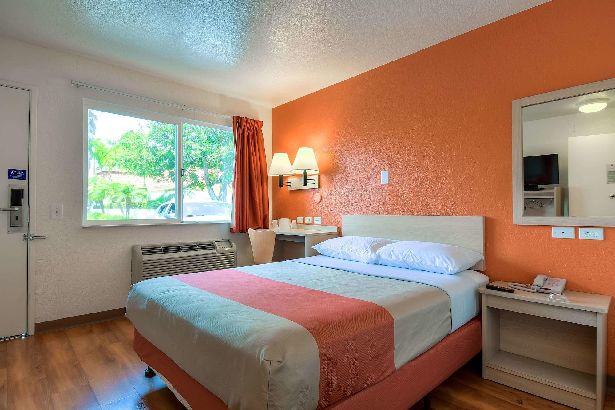 Motel 6-Westminster, Ca - South - Long Beach Area Exterior photo