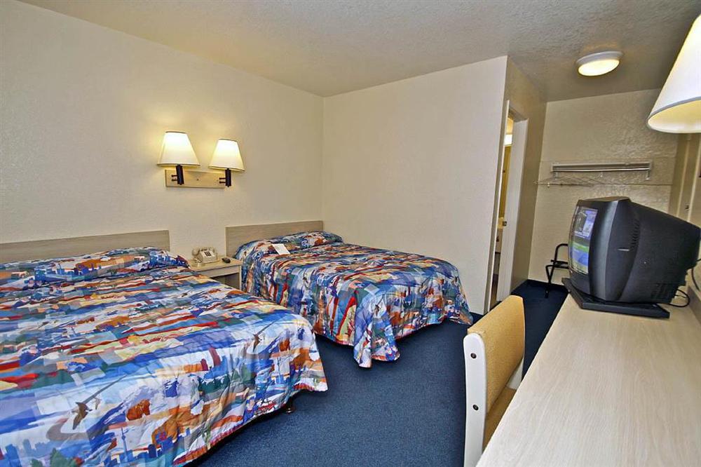 Motel 6-Westminster, Ca - South - Long Beach Area Room photo